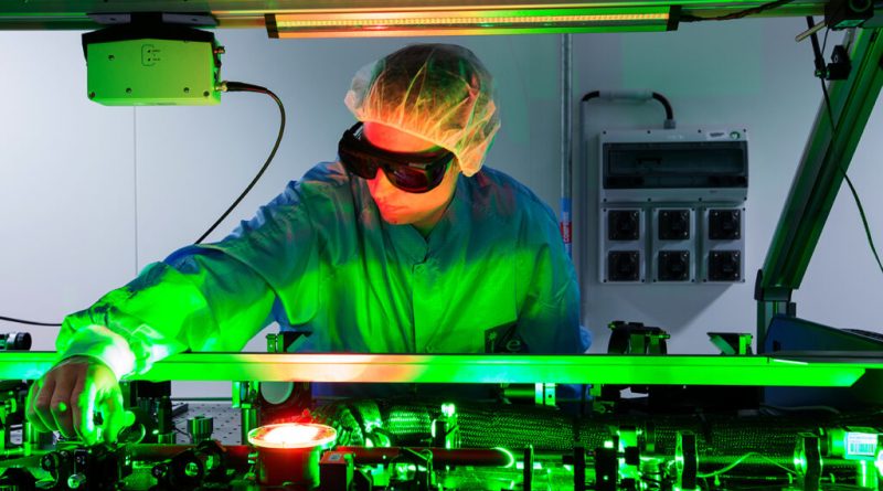 Apollon, un laser plus puissant que la foudre | Reportage CNRS